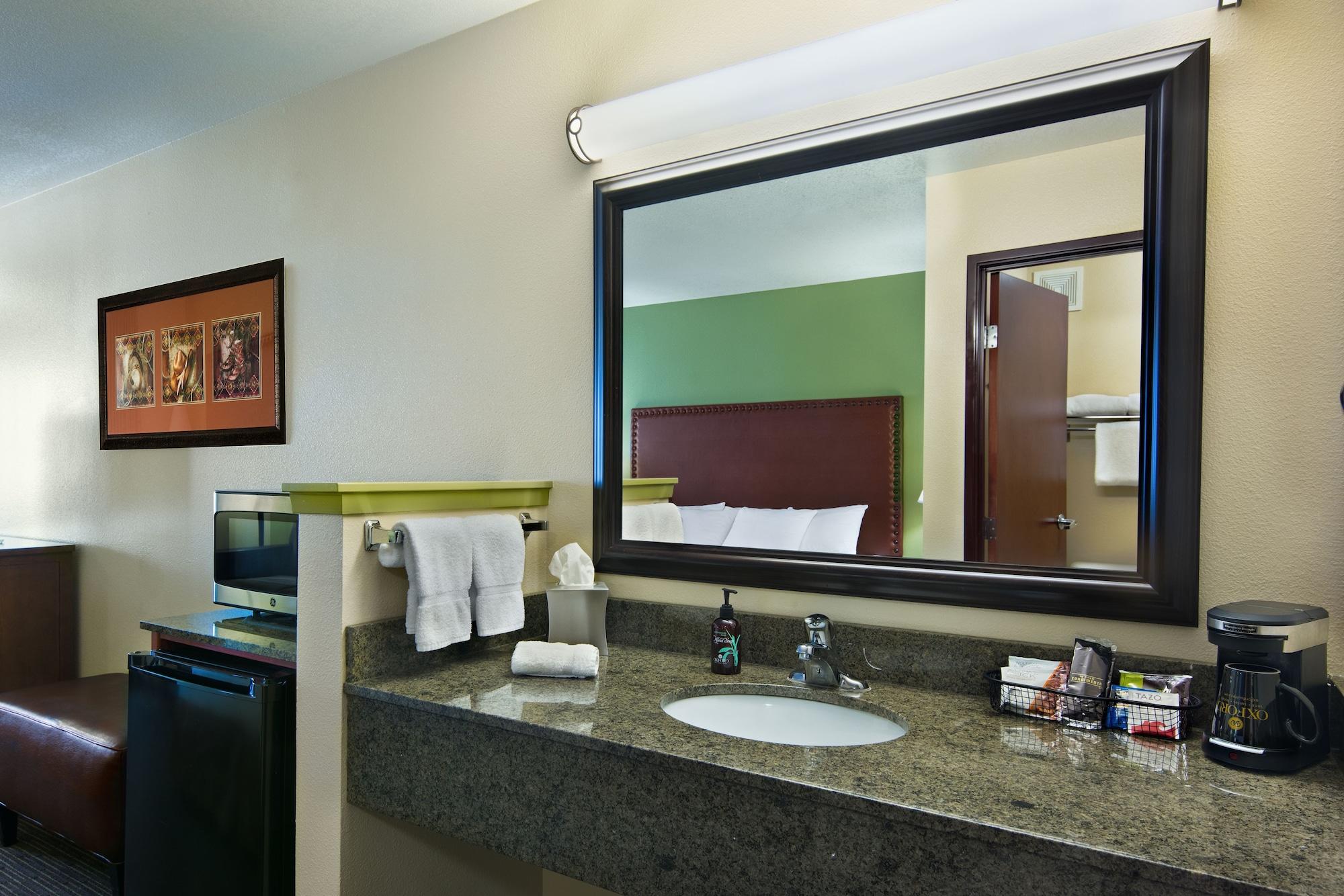 Oxford Suites Хермистон Экстерьер фото