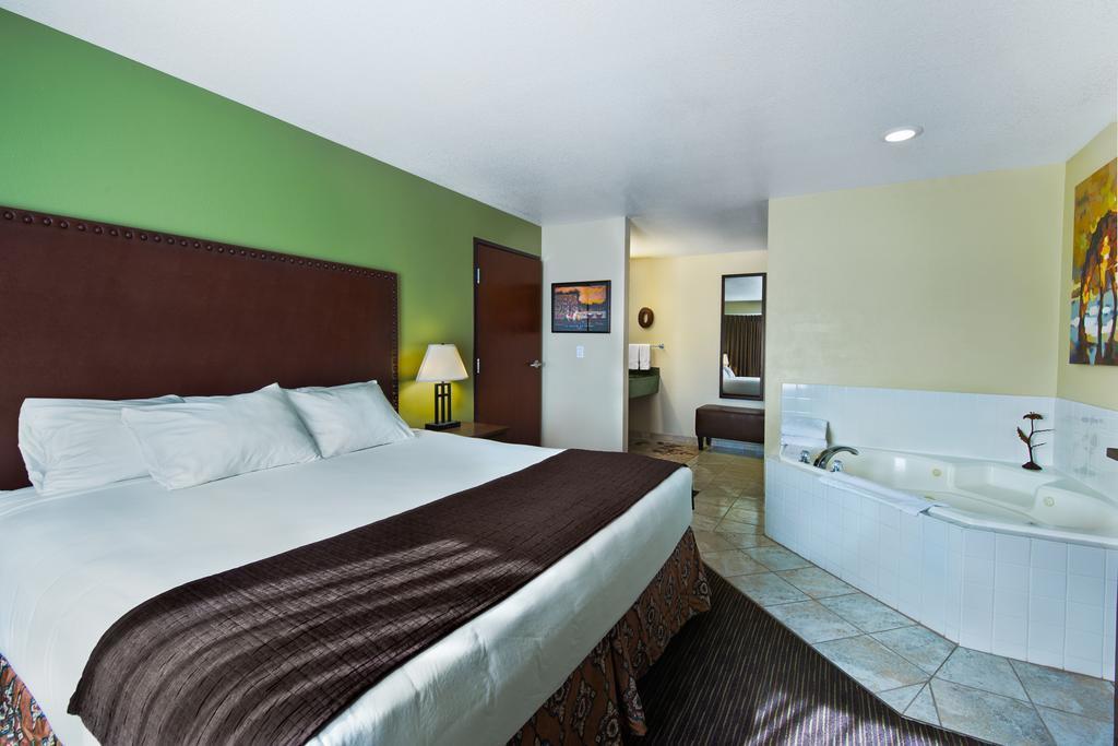 Oxford Suites Хермистон Экстерьер фото