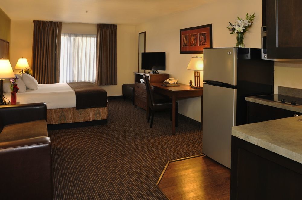 Oxford Suites Хермистон Экстерьер фото