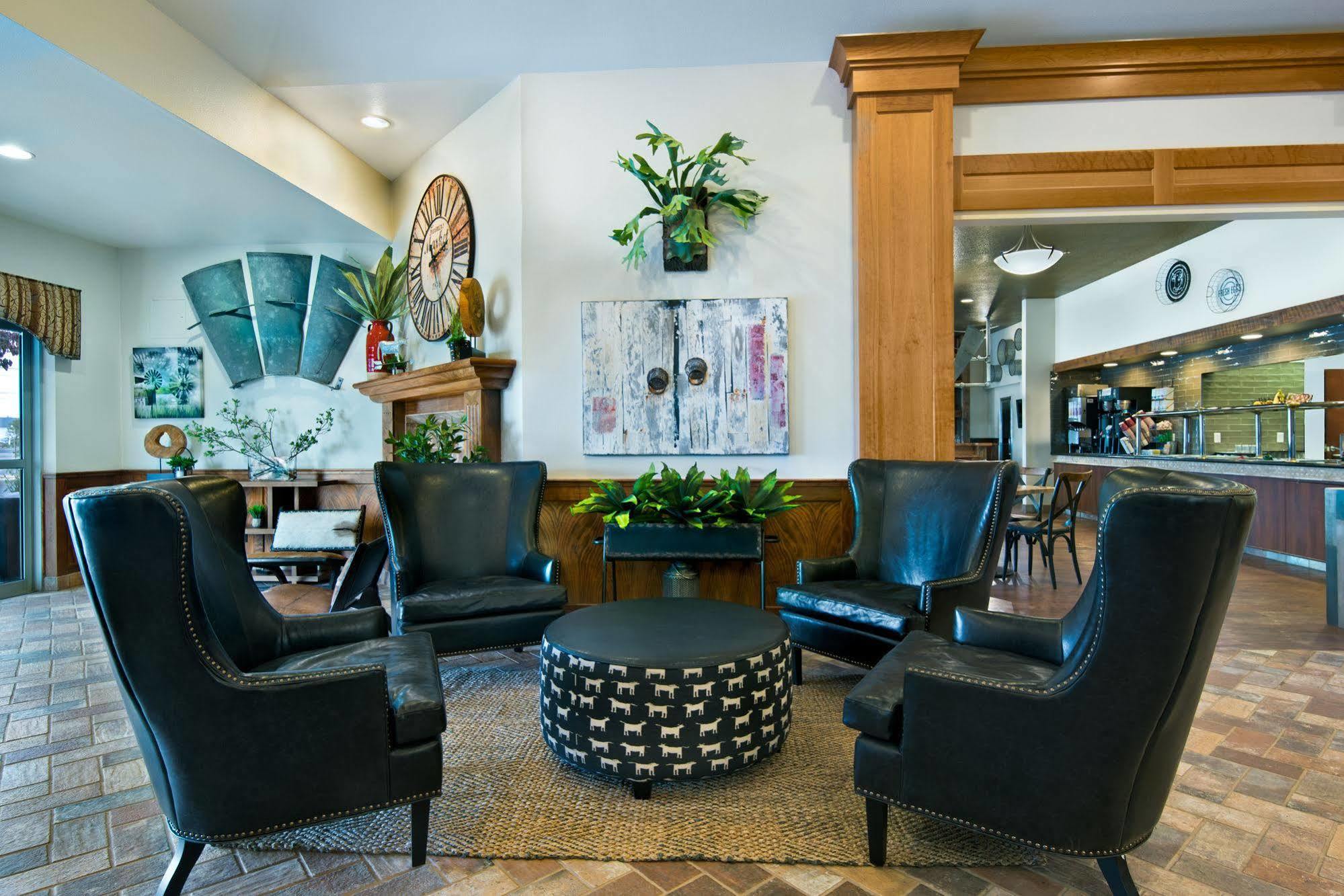 Oxford Suites Хермистон Экстерьер фото
