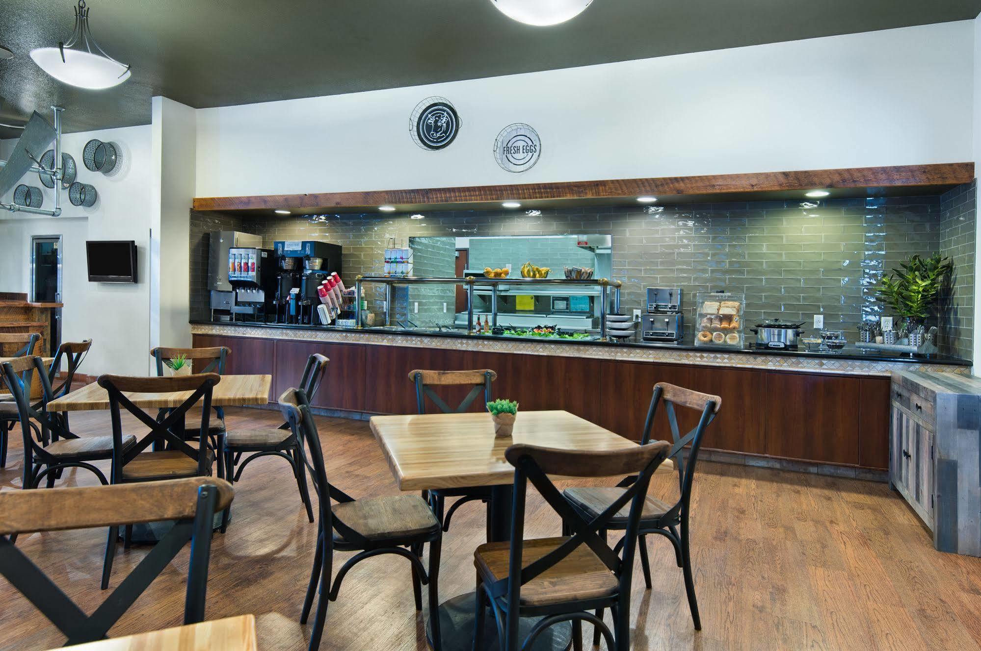 Oxford Suites Хермистон Экстерьер фото